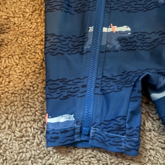 Carters Rash Guard - Picture 4 of 4